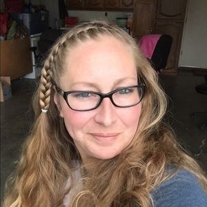 Meet your Posher, Deseree