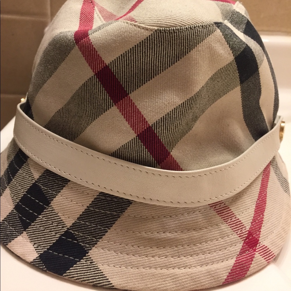 Burberry bucket hat