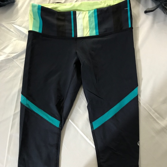 lululemon cropped mesh leggings - Picture 1 of 4