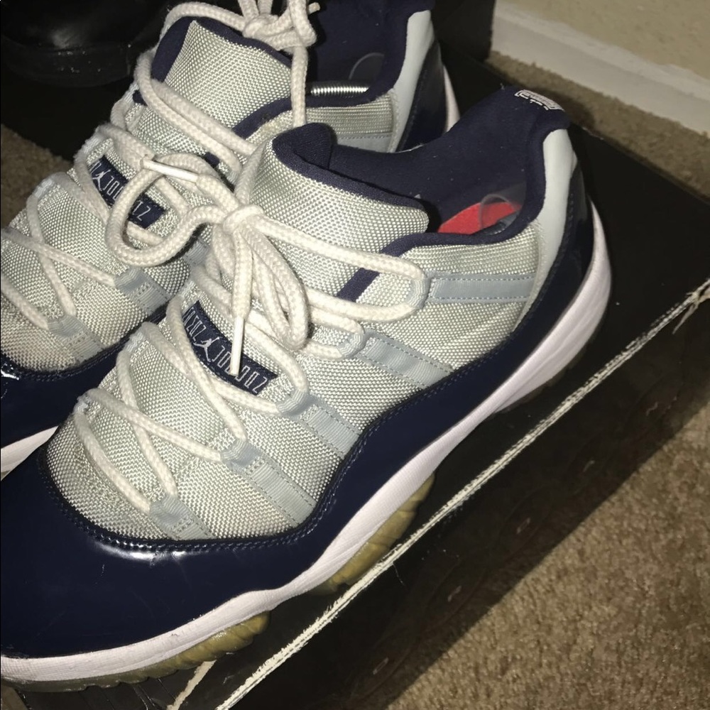 Jordan 11 low goergetowns