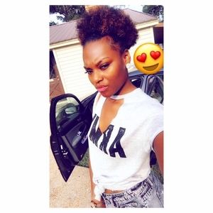 Meet your Posher, Alexis