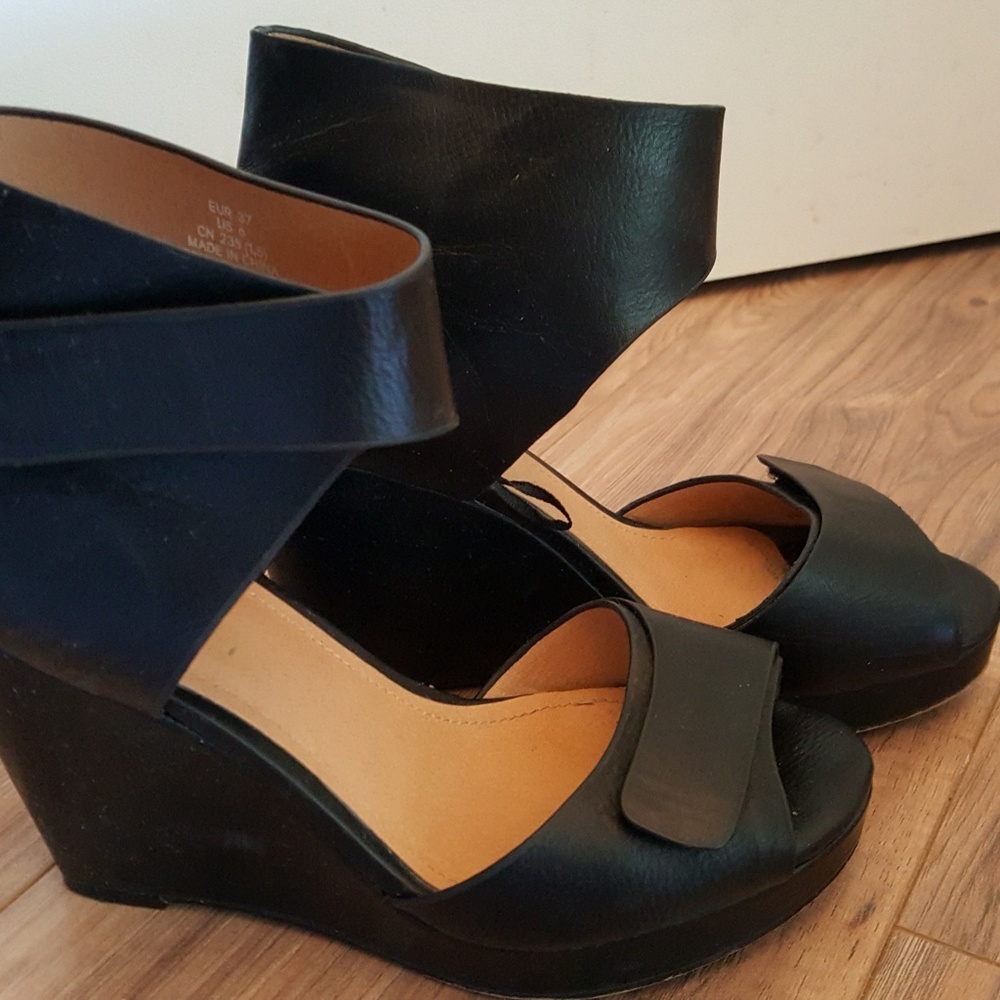 Many par of shoes in my closet... need more space