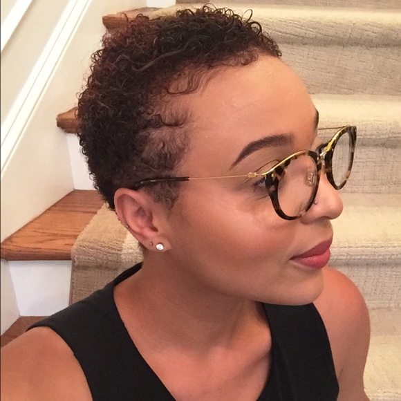 Meet your Posher, Monica - Picture 1 of 1