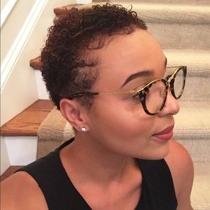 Meet your Posher, Monica