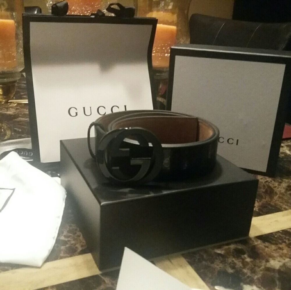 A black Gucci belt