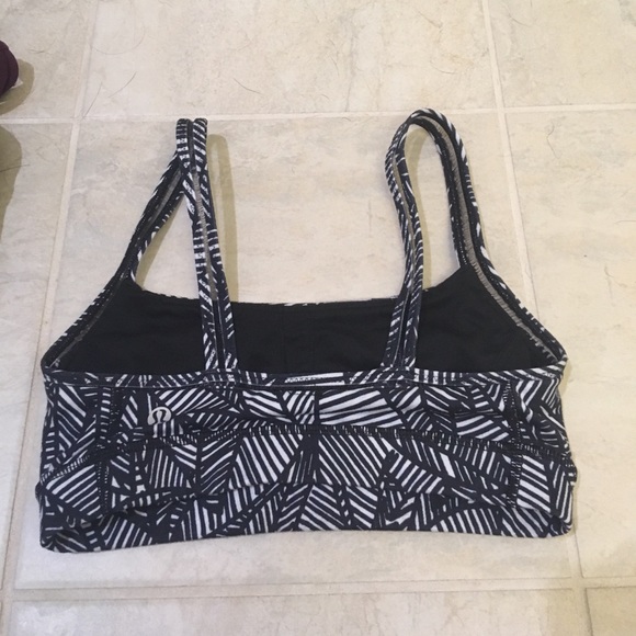 Lululemon size 4 sports bra - Picture 2 of 3