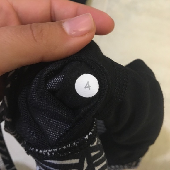 Lululemon size 4 sports bra - Picture 3 of 3