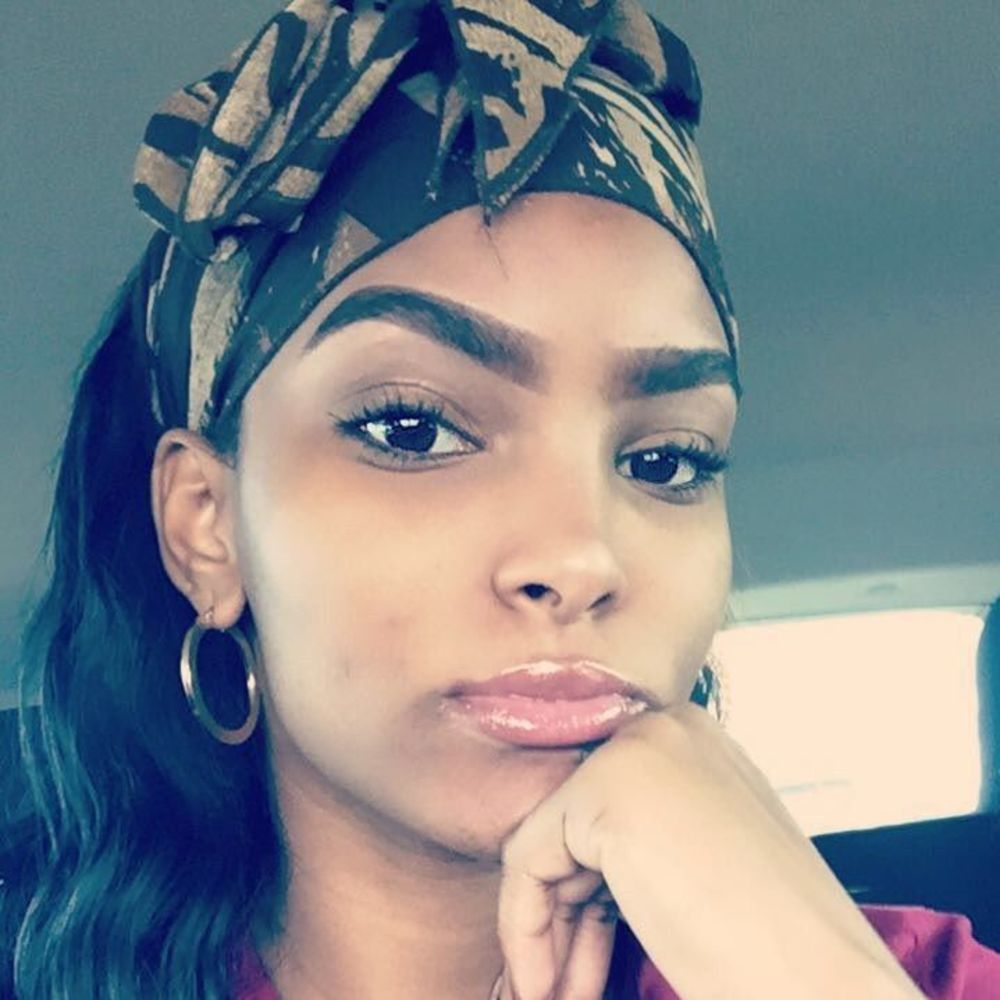 Meet your Posher, Roxana