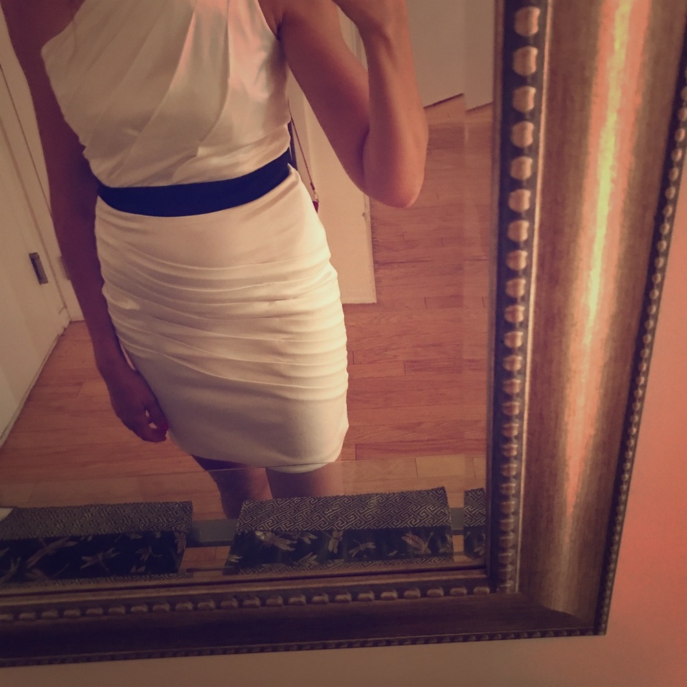 White one shoulders dress