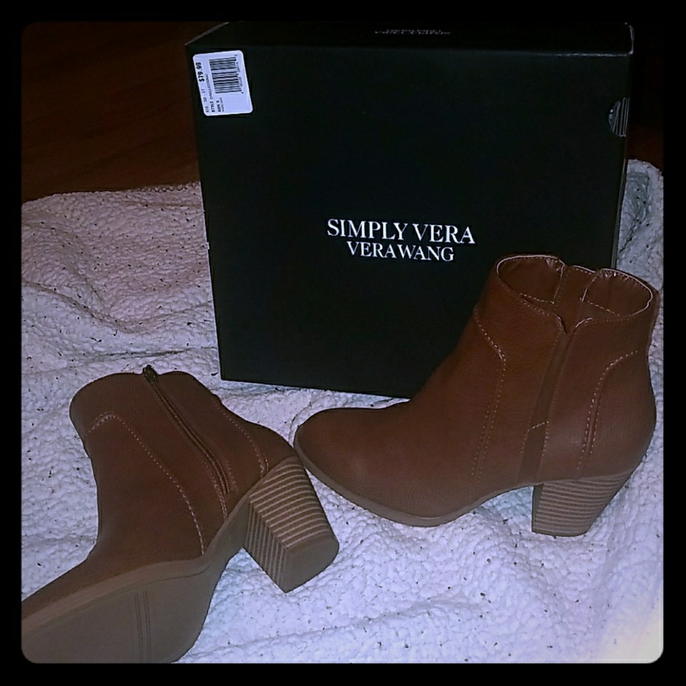 Never worn before Vera Wang bootie