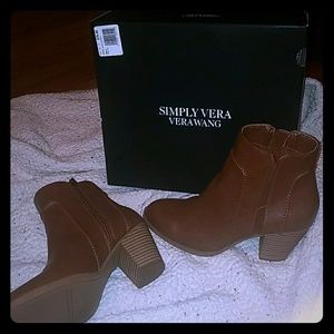 Never worn before Vera Wang bootie