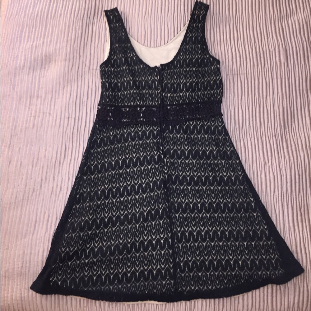 BLACK LACE DRESS - Picture 3 of 6
