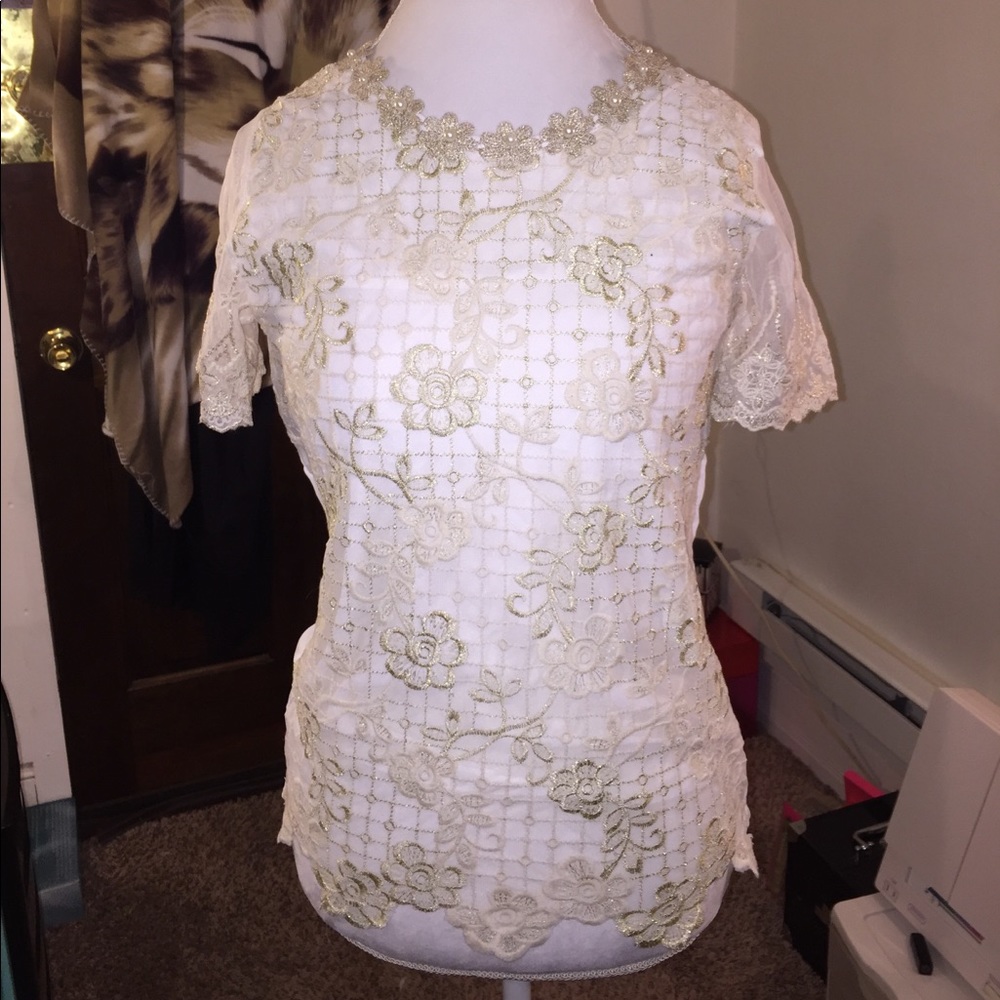 🆑FINAL PRICE‼️ White & gold Lace shirt w/gold flowers at neckline