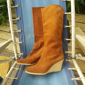 NWOT Donald Pliner Suede boots size 8.5