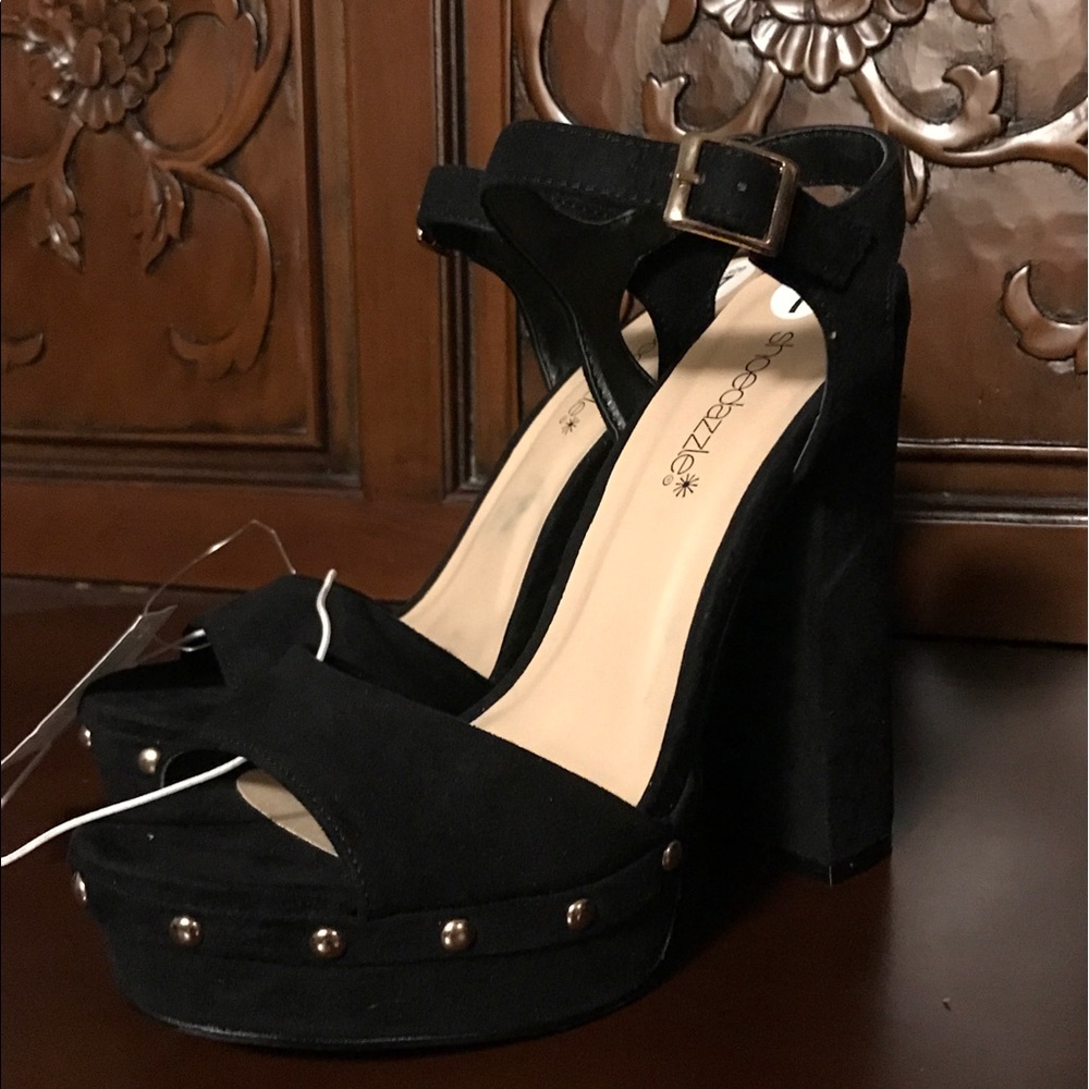 Shoe Dazzle Platform Sandals