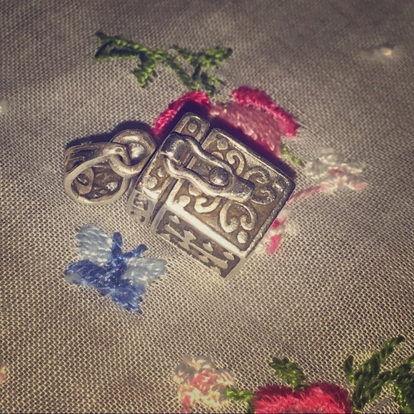 🎁 SOLD 🎁 - Picture 2 of 6