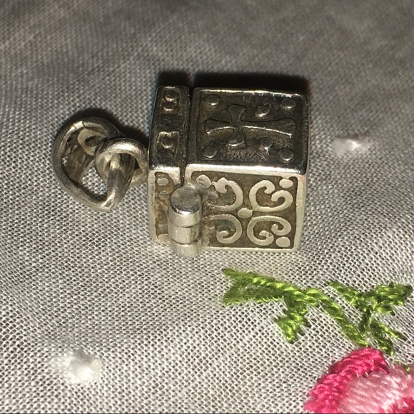 🎁 SOLD 🎁 - Picture 4 of 6