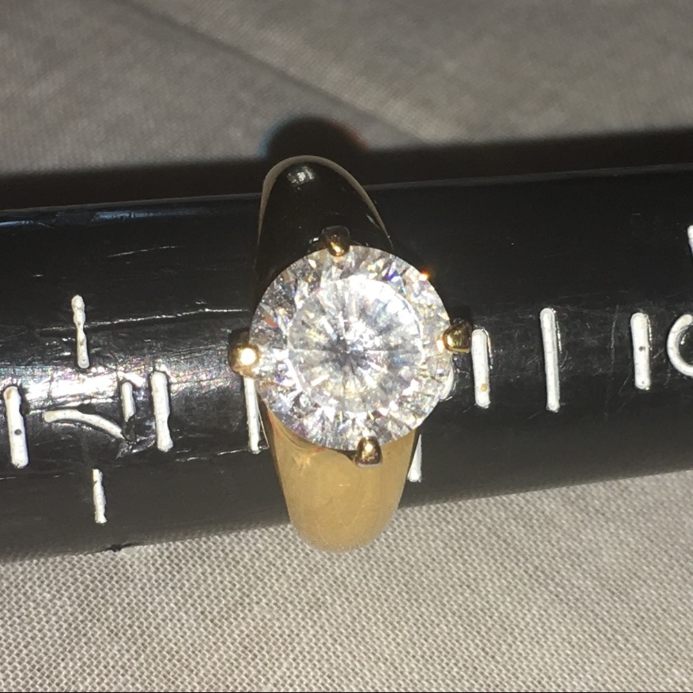 2.25K White Sapphire Solitaire in 10K Gold Plated