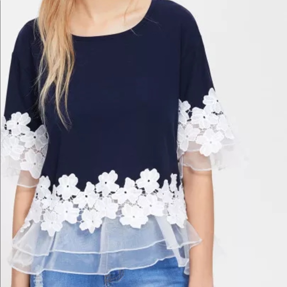 SNOW WHITE FLOWERS TOP