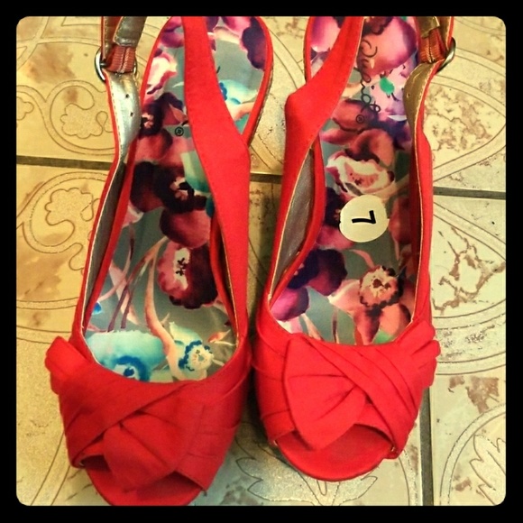 Qupid Shoes - red wedges