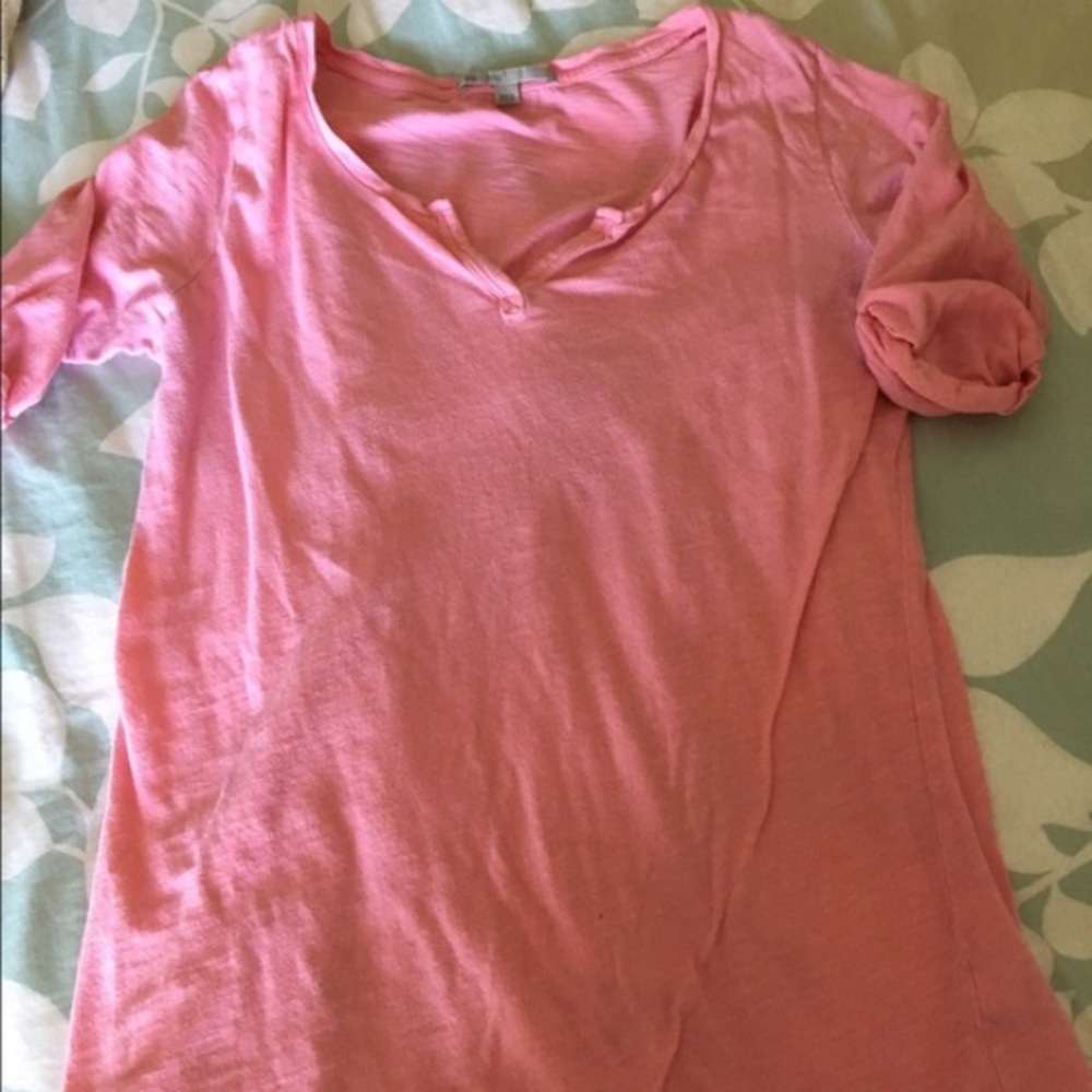 Gap with rolled up sleeve