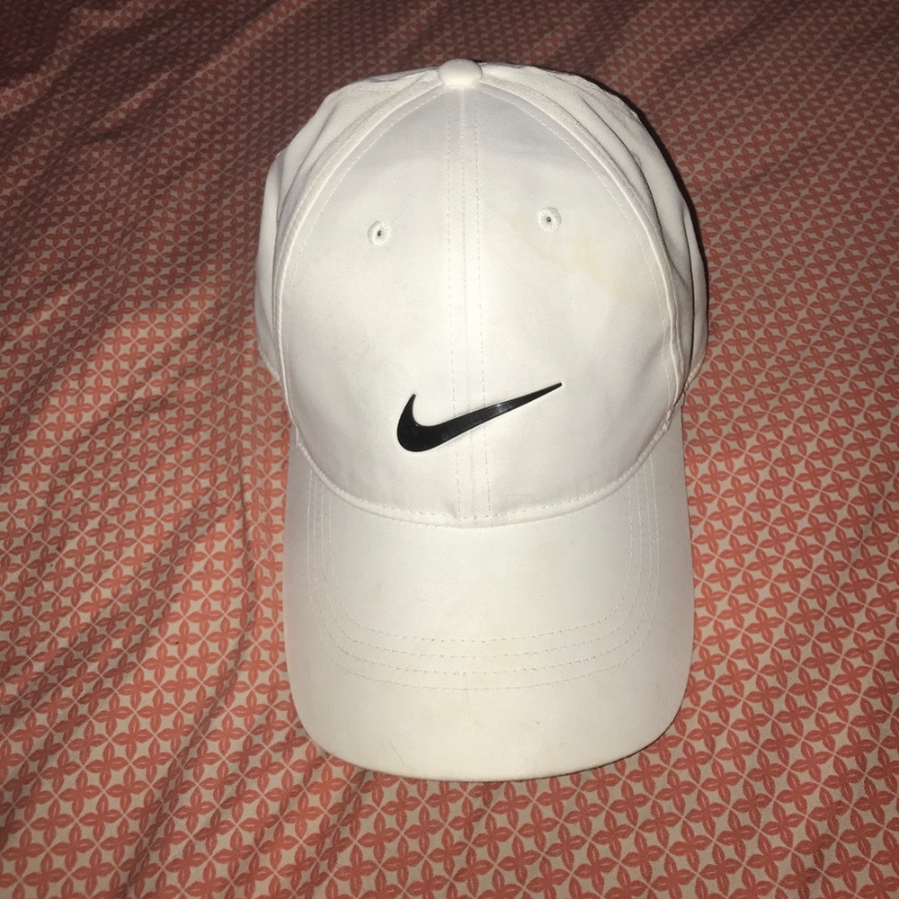 Last 3 hours to buy White Nike hat