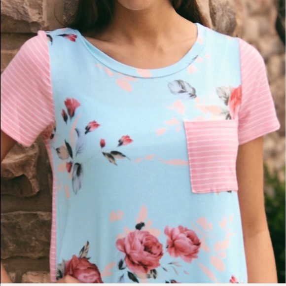 🌸Carmen Pocket Tee - Picture 3 of 4