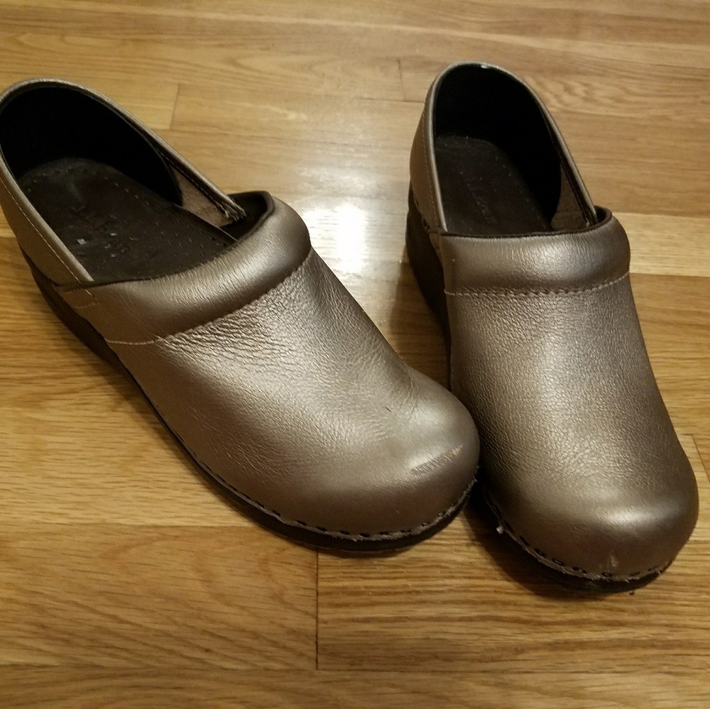 Nursing shoes