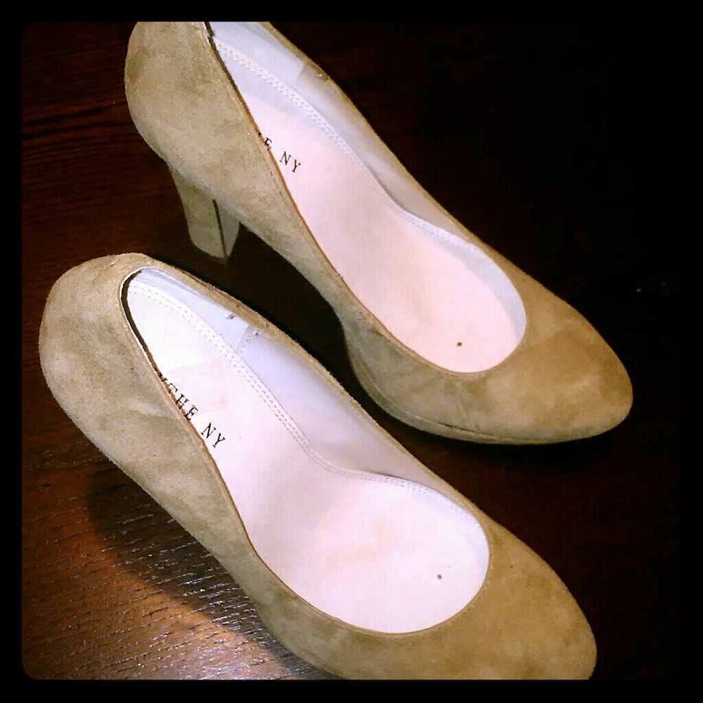 Wythe NY Darby Taupe/Tan Suede Pumps