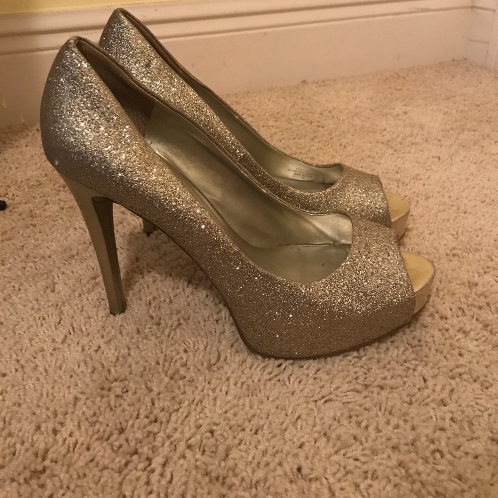 Gold glitter peep toe pumps