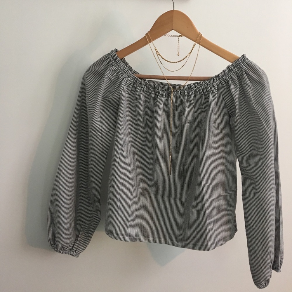 Brandy Melville off the shoulder top