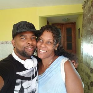 Meet your Posher, Leyanis