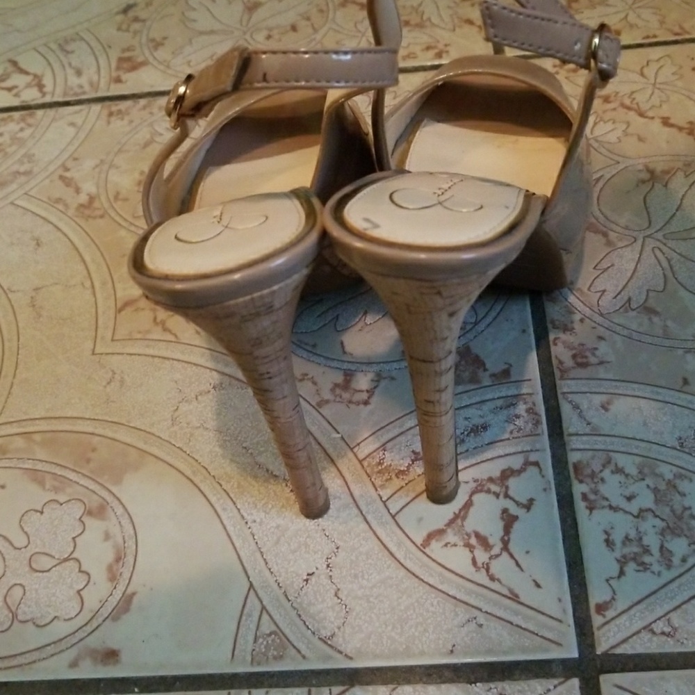 Heels - Picture 3 of 4