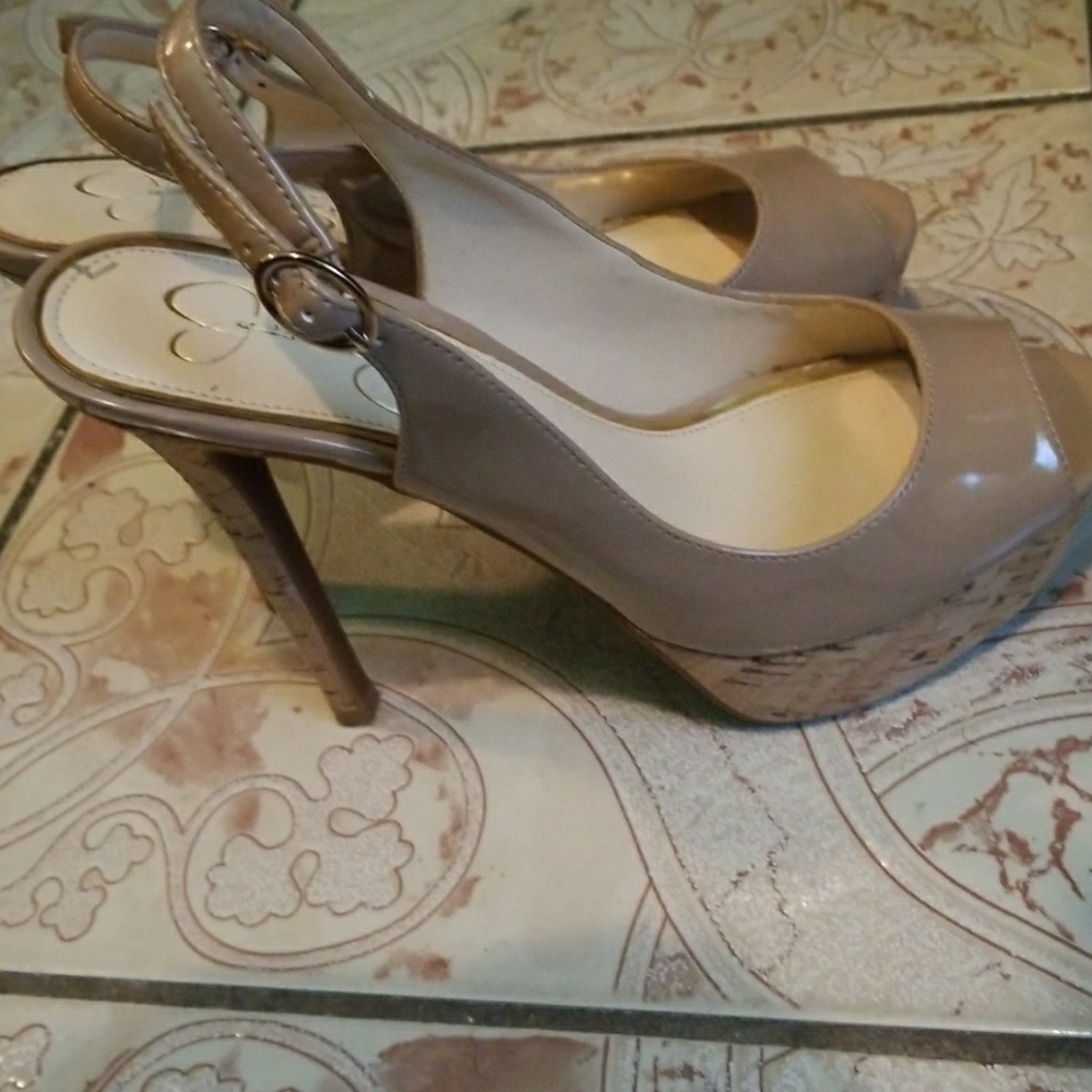 Heels - Picture 4 of 4