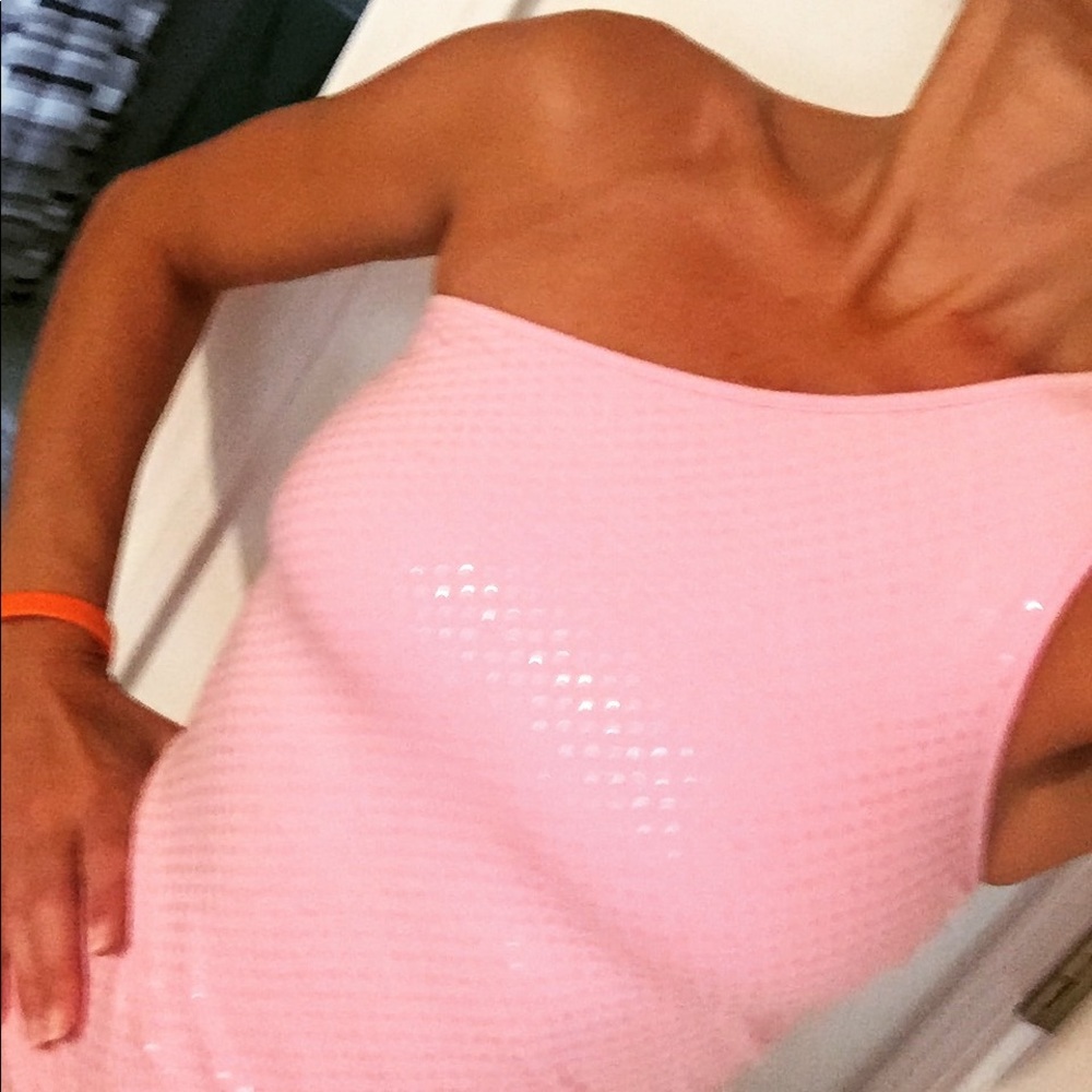 Express one shoulder tank 🌸