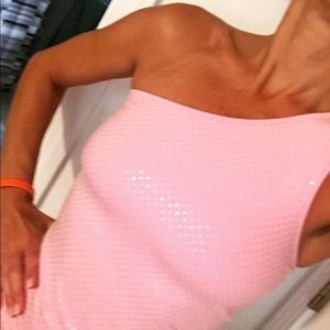 Express one shoulder tank 🌸