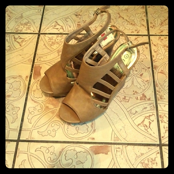 Shoes - wedge heel