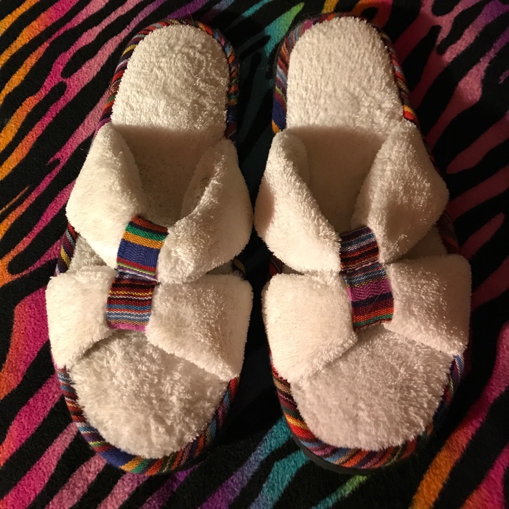 Isotoner slippers 🎉
