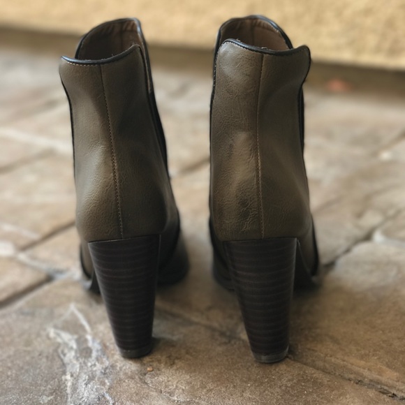 Olive Geometric V Cut Pointy Toe Distressed Boots - Picture 6 of 7