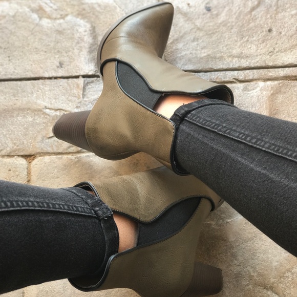 Olive Geometric V Cut Pointy Toe Distressed Boots - Picture 2 of 7