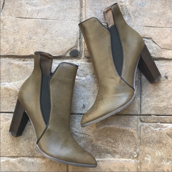 Olive Geometric V Cut Pointy Toe Distressed Boots - Picture 4 of 7