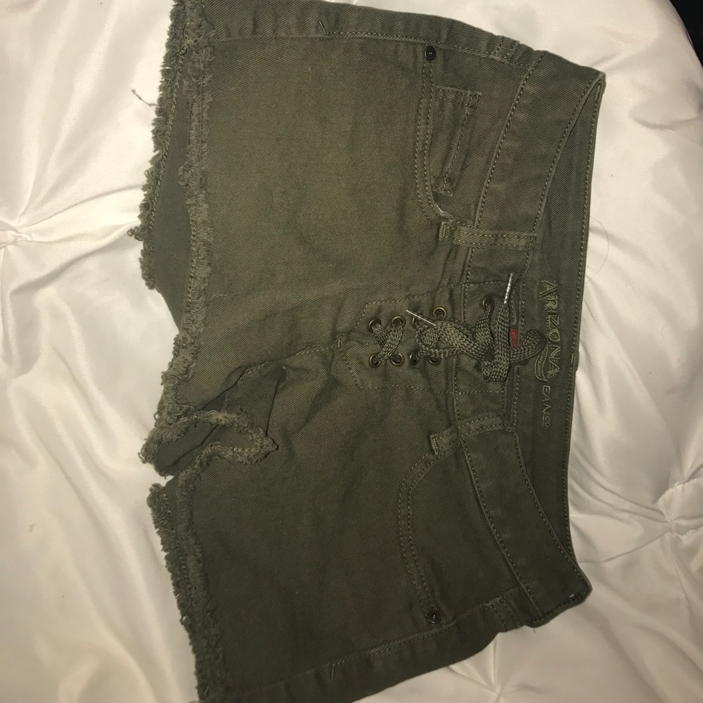 Arizona jean shorts, no button just tie front