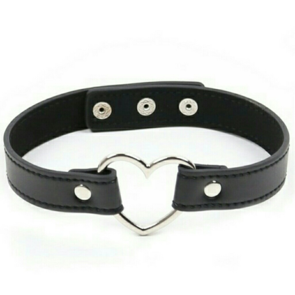 Erotic Heart Link Choker