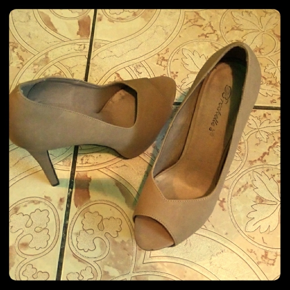 tan heels