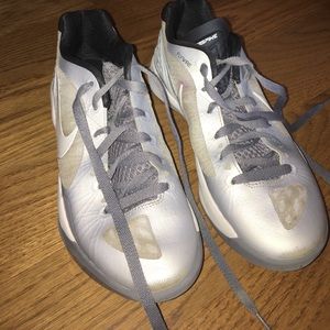 Hyperspike Nike volley ball sneakers