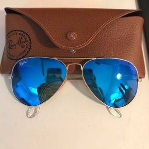 Ray Ban Mirrored aviator sunglasses.