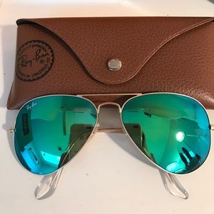Ray Ban Green Mirrored Aviator Sunglasses.