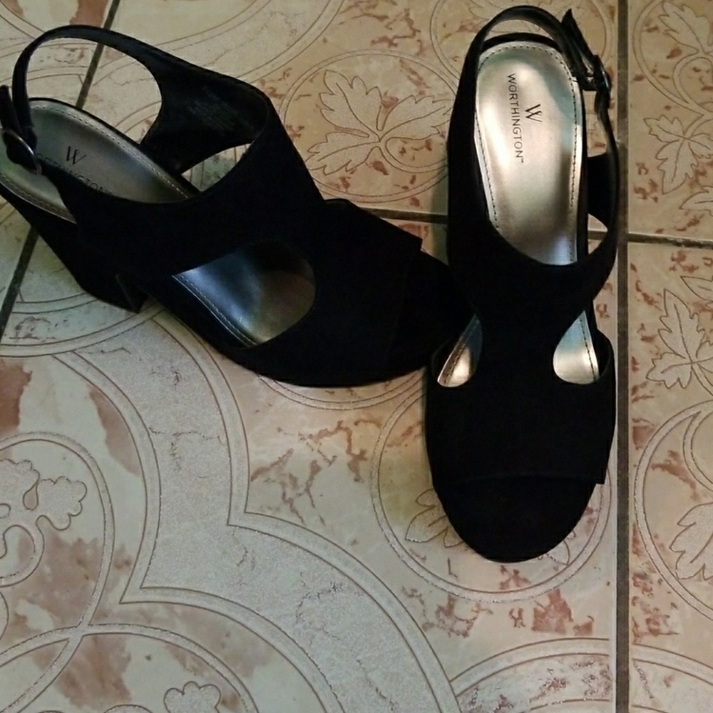 Black wedges