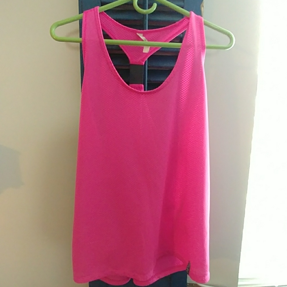 2 for 1! Under armour racer back tanks
