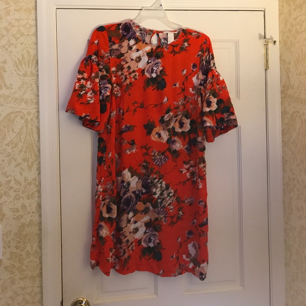 Ruffle sleeve floral dress